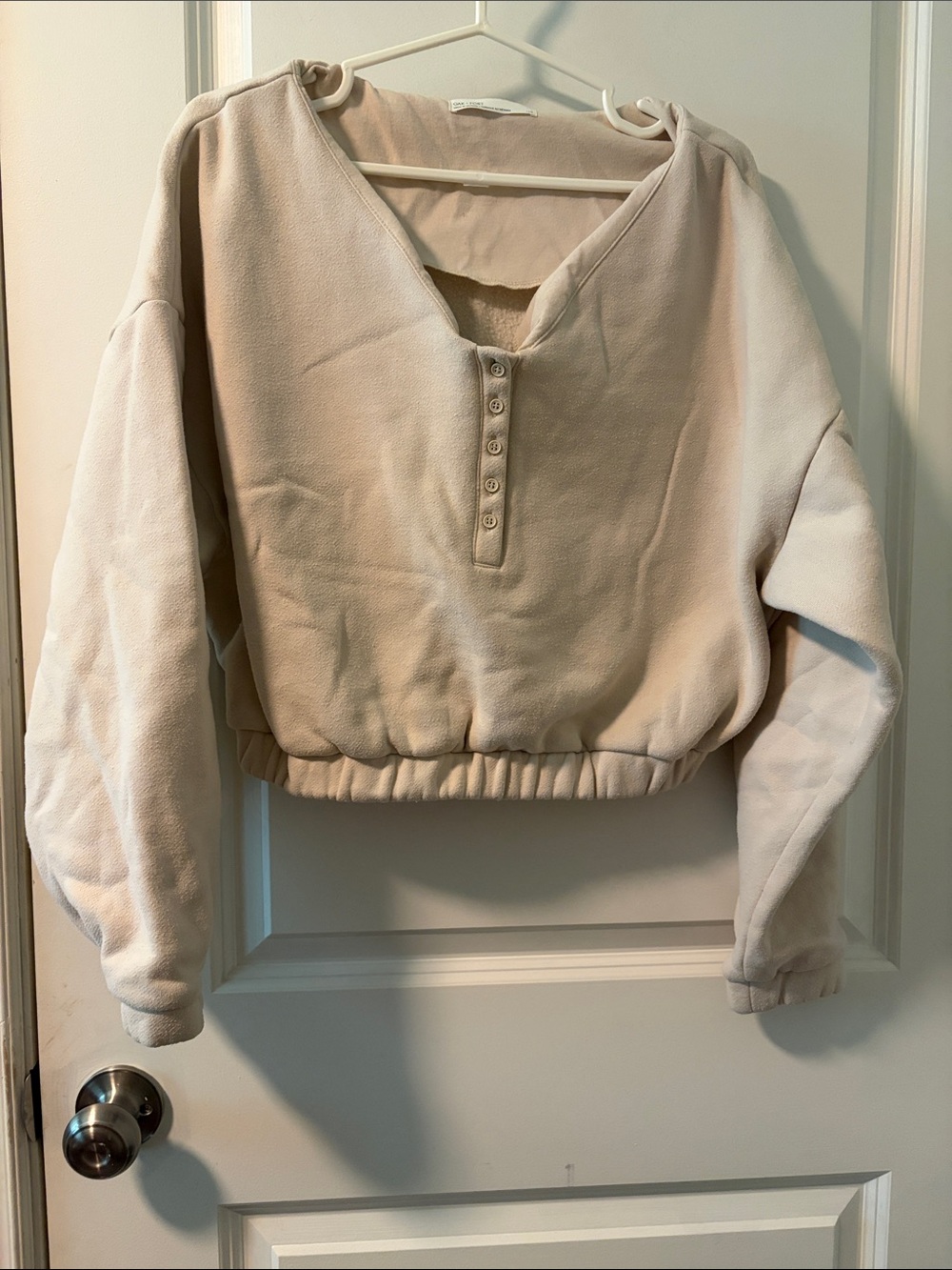 OAK + FORT Cropped Henley Sweatshirt in Light Beige and Cream
